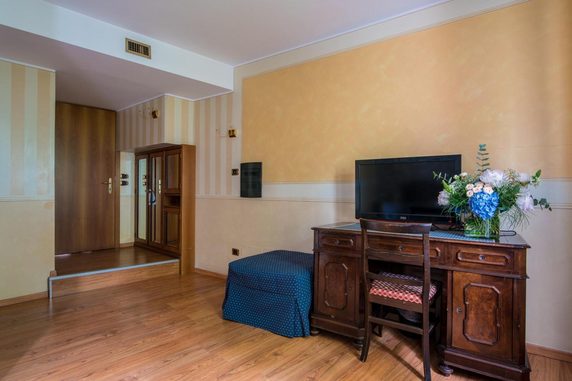 Hotel Porta Del Sole سويانو ديل لاغو المظهر الخارجي الصورة